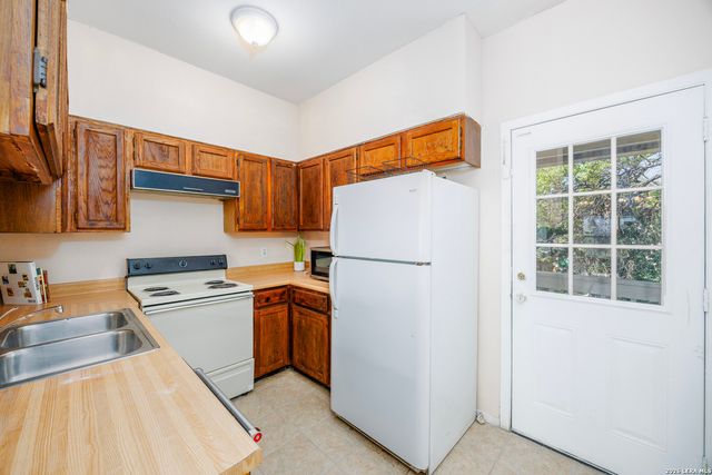 1825 Garys Park, San Antonio, TX 78247