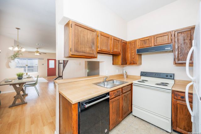 1825 Garys Park, San Antonio, TX 78247