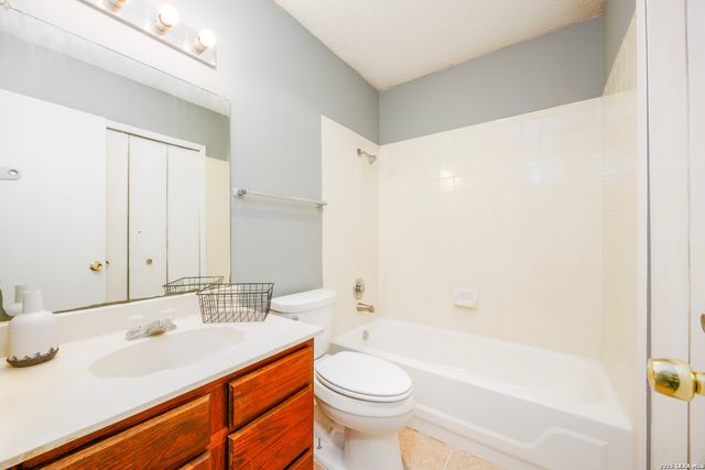 1825 Garys Park, San Antonio, TX 78247