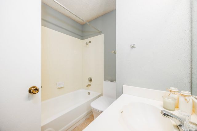 1825 Garys Park, San Antonio, TX 78247