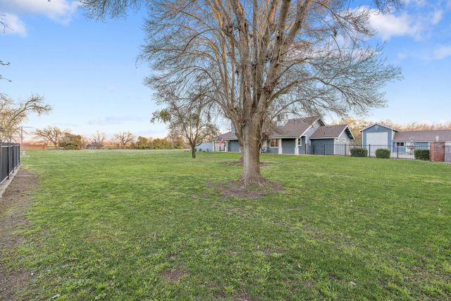 27387 Rd 100, Visalia, CA 93277