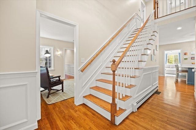 2 Boulder Rd, Bourne, MA 02532