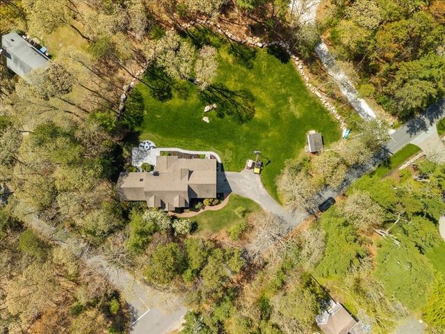 2 Boulder Rd, Bourne, MA 02532