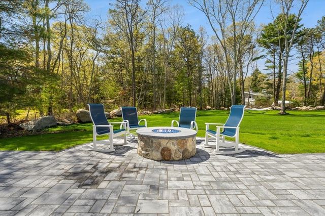 2 Boulder Rd, Bourne, MA 02532