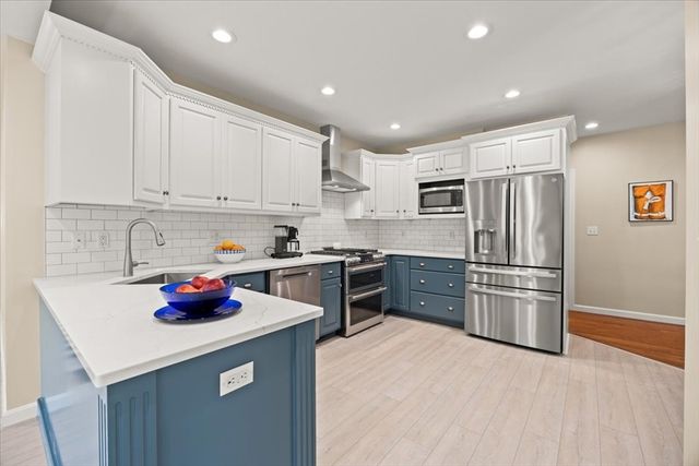 2 Boulder Rd, Bourne, MA 02532