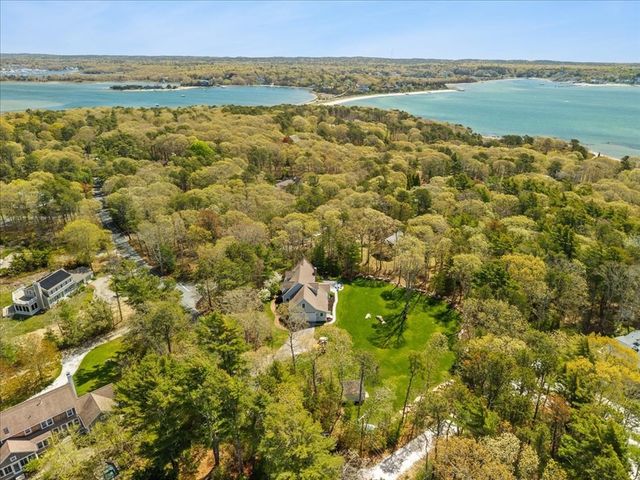 2 Boulder Rd, Bourne, MA 02532