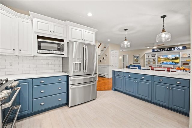 2 Boulder Rd, Bourne, MA 02532
