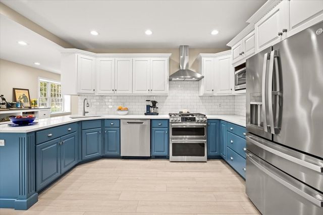 2 Boulder Rd, Bourne, MA 02532