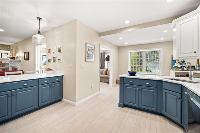 2 Boulder Rd, Bourne, MA 02532