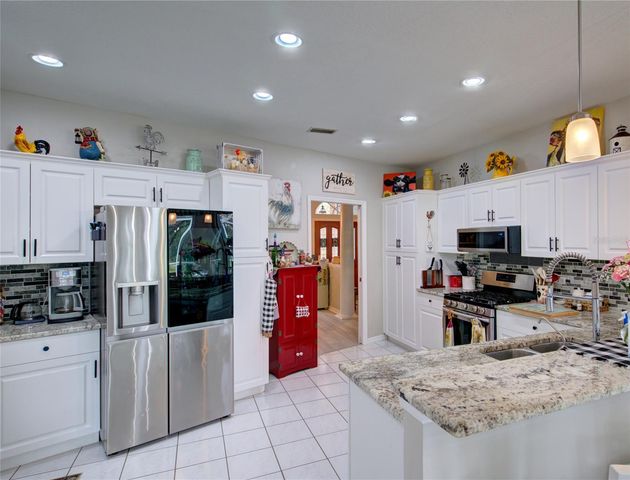 5725 WEDGEFIELD DRIVE, Zephyrhills, FL 33541