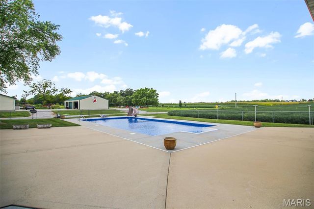 5102 Fosterburg Road, Alton, IL 62002
