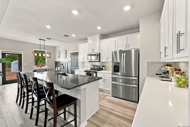 351 Private Road 6623, Devine, TX 78016