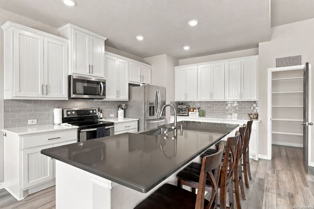 351 Private Road 6623, Devine, TX 78016