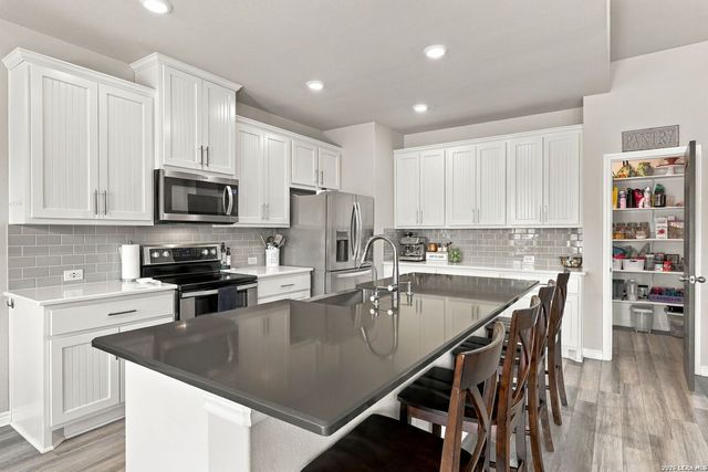 351 Private Road 6623, Devine, TX 78016