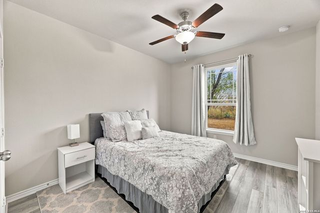 351 Private Road 6623, Devine, TX 78016