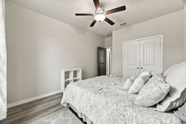 351 Private Road 6623, Devine, TX 78016