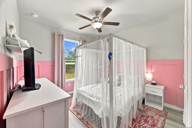 351 Private Road 6623, Devine, TX 78016