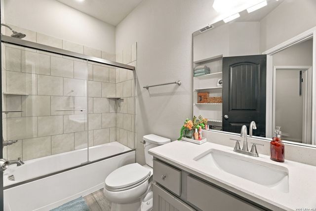 351 Private Road 6623, Devine, TX 78016
