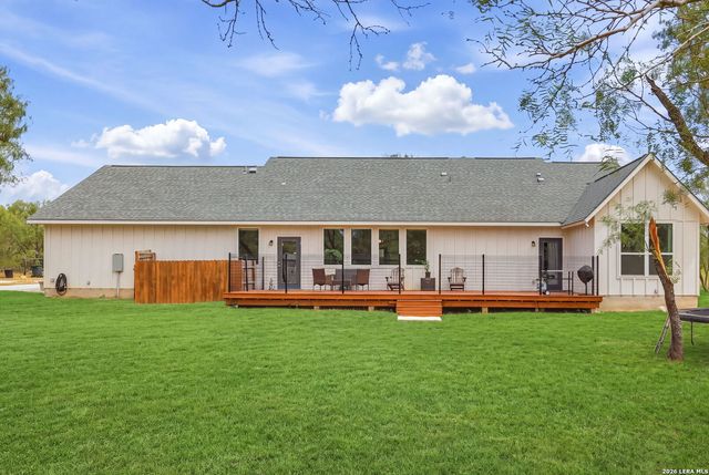 351 Private Road 6623, Devine, TX 78016