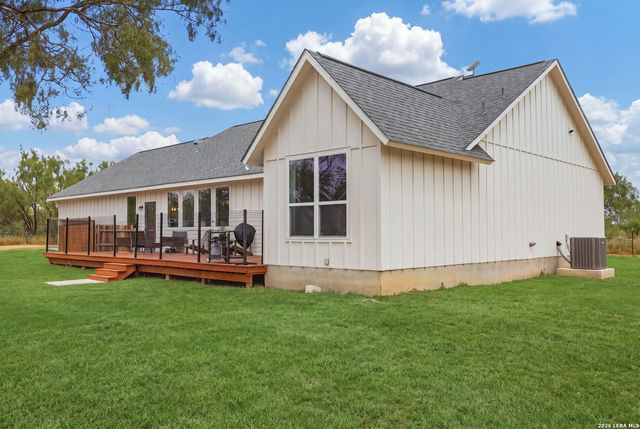 351 Private Road 6623, Devine, TX 78016
