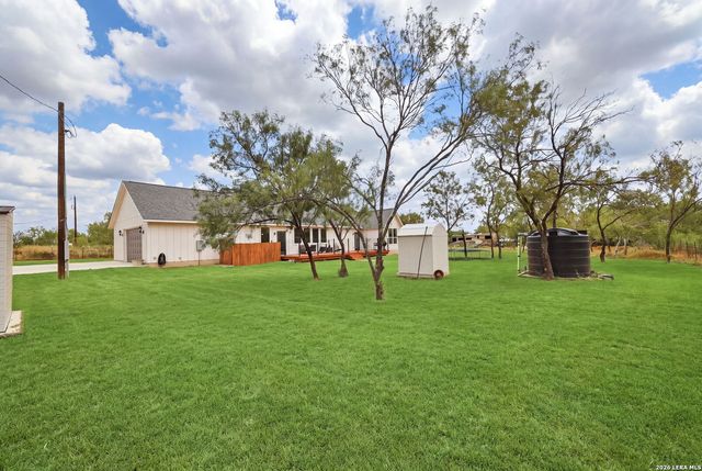 351 Private Road 6623, Devine, TX 78016