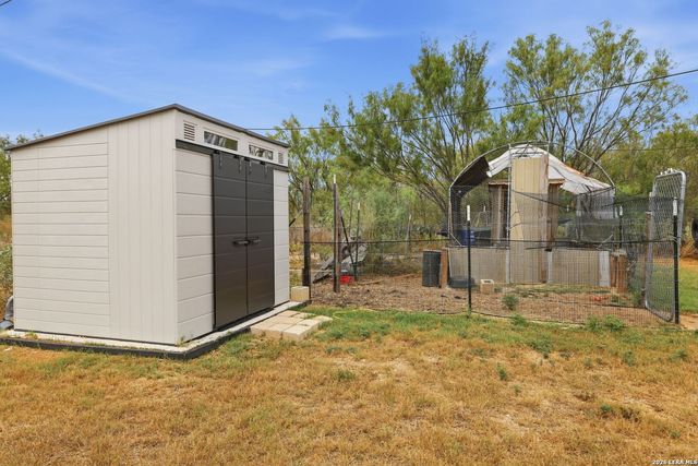 351 Private Road 6623, Devine, TX 78016
