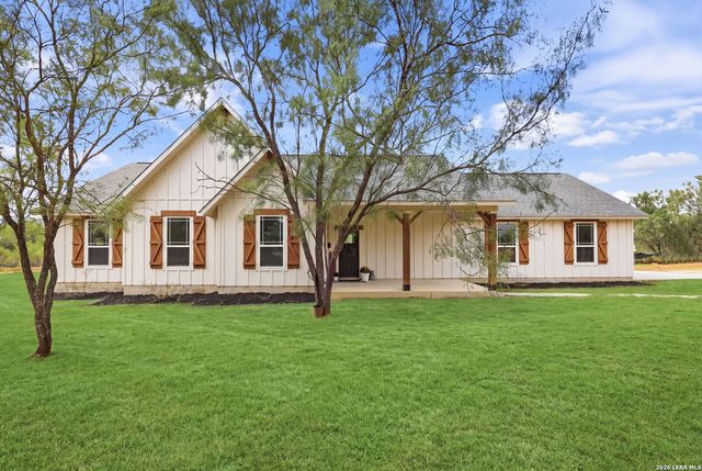 351 Private Road 6623, Devine, TX 78016
