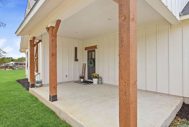 351 Private Road 6623, Devine, TX 78016