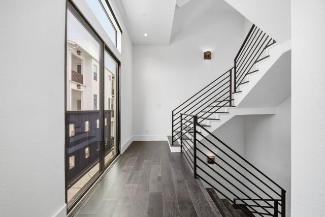 327 E 2nd Street, Houston, TX 77007