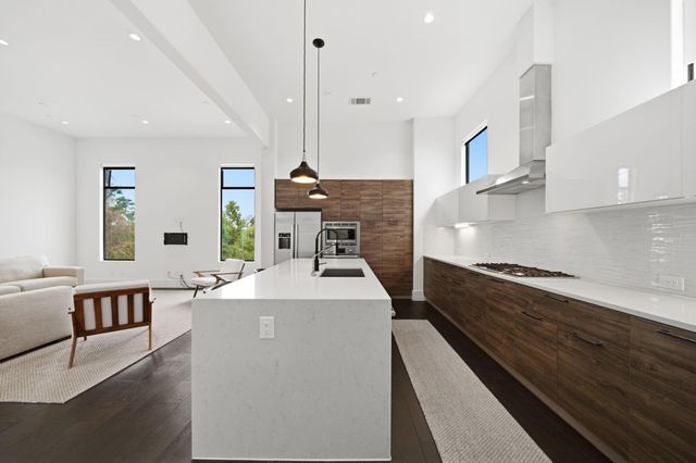 327 E 2nd Street, Houston, TX 77007