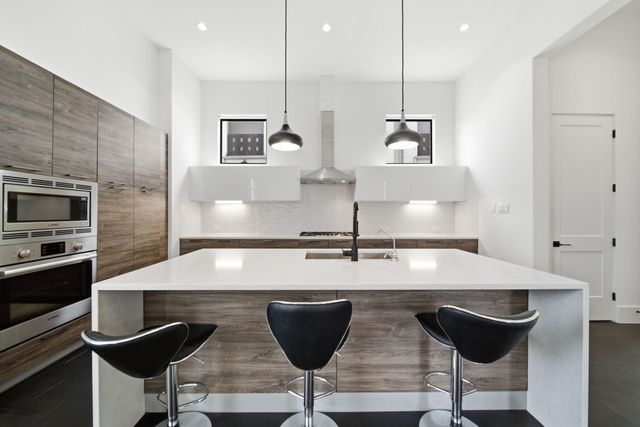 327 E 2nd Street, Houston, TX 77007