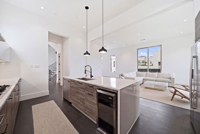 327 E 2nd Street, Houston, TX 77007