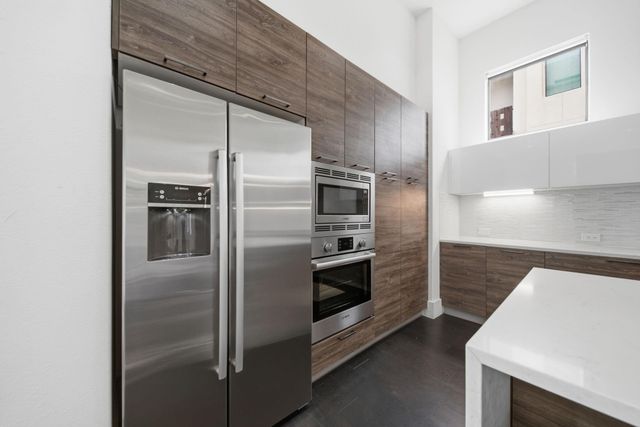 327 E 2nd Street, Houston, TX 77007