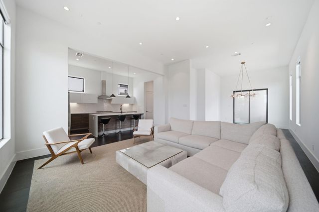 327 E 2nd Street, Houston, TX 77007
