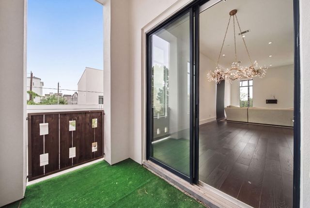327 E 2nd Street, Houston, TX 77007