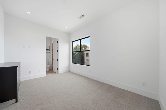327 E 2nd Street, Houston, TX 77007