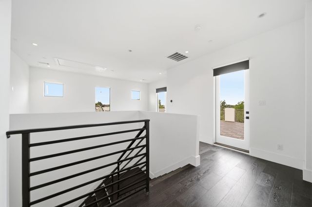 327 E 2nd Street, Houston, TX 77007