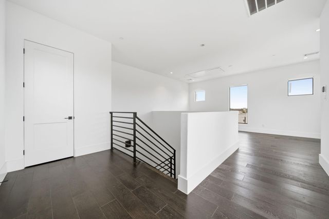 327 E 2nd Street, Houston, TX 77007
