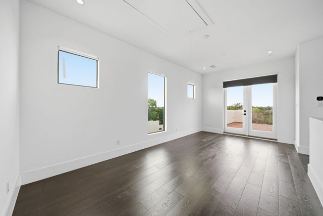 327 E 2nd Street, Houston, TX 77007
