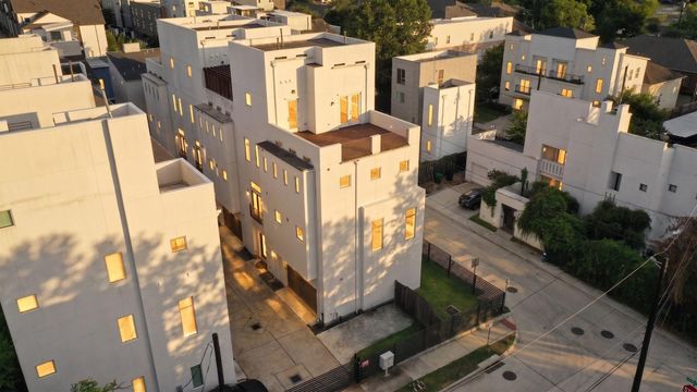 327 E 2nd Street, Houston, TX 77007
