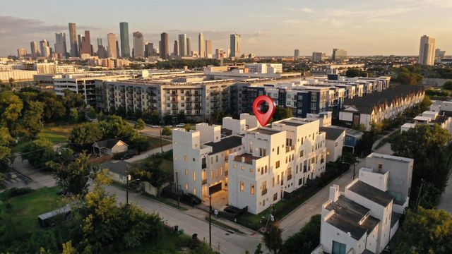 327 E 2nd Street, Houston, TX 77007