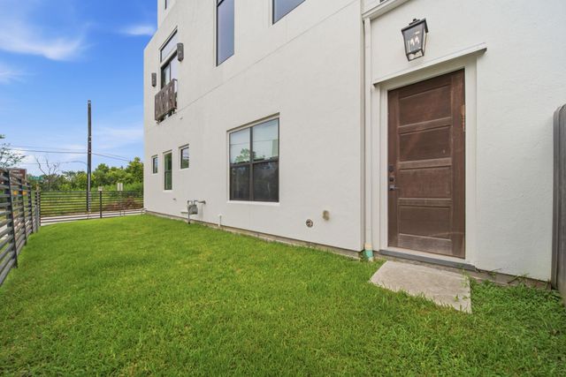327 E 2nd Street, Houston, TX 77007
