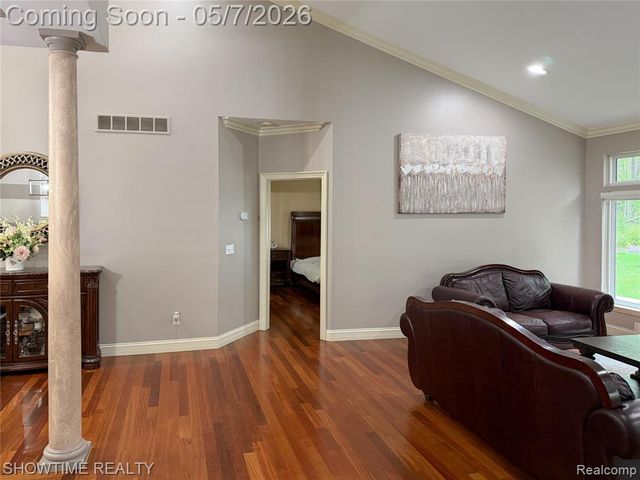 22150 Abington Drive, Farmington Hills, MI 48335
