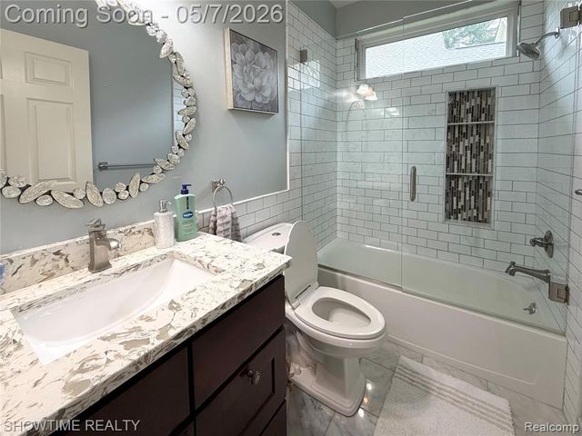 22150 Abington Drive, Farmington Hills, MI 48335