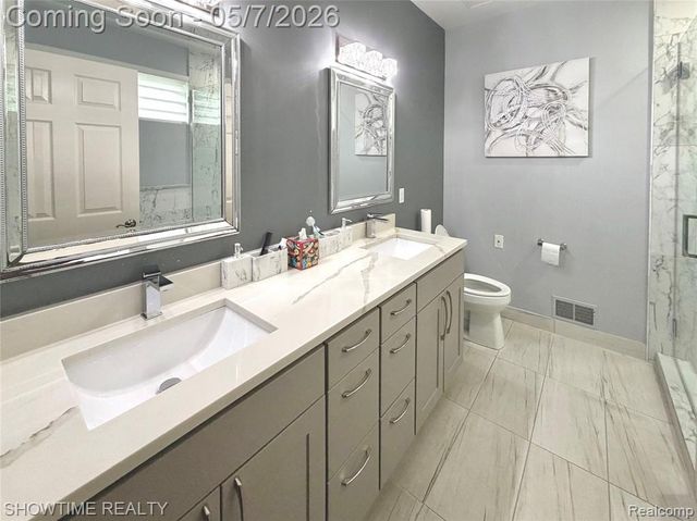 22150 Abington Drive, Farmington Hills, MI 48335