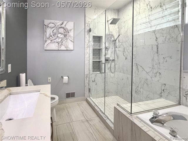22150 Abington Drive, Farmington Hills, MI 48335