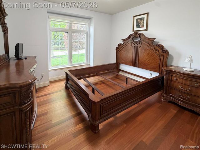 22150 Abington Drive, Farmington Hills, MI 48335
