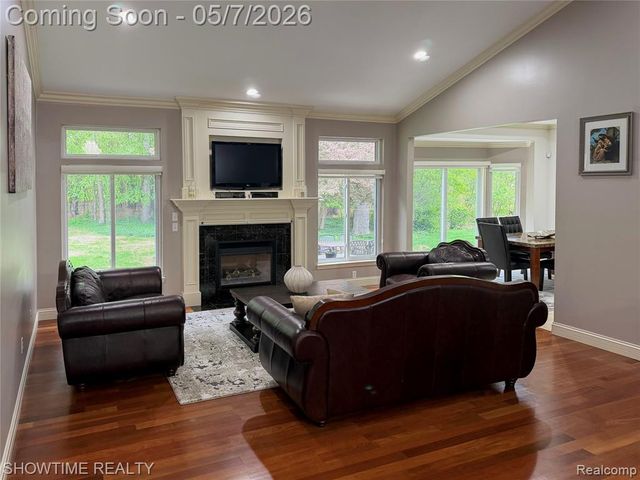 22150 Abington Drive, Farmington Hills, MI 48335