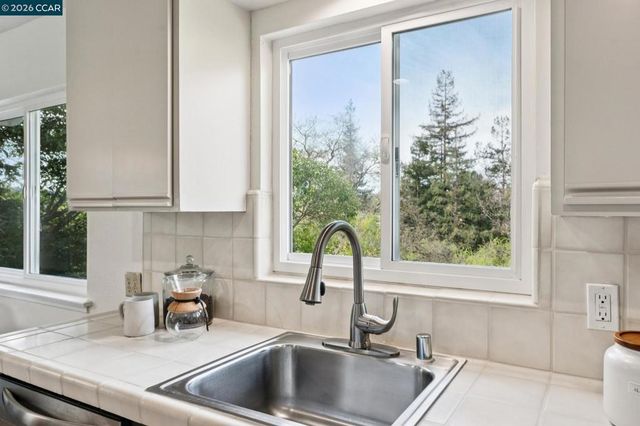 1315 1315 El Curtola, Lafayette, CA 94549