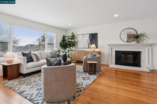 1315 1315 El Curtola, Lafayette, CA 94549